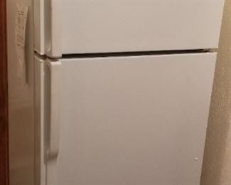 Great garage fridge! General Electric