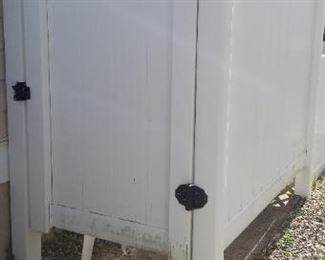 Fantastic outdoor shower surround