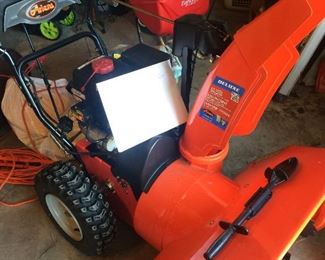 new condition Ariens snow blower  - Deluxe 28 model 921030 s/n 175400