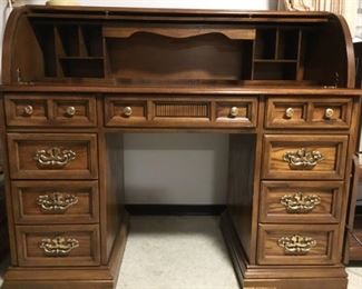 Roll top desk in excellent condition. OAK and heavy