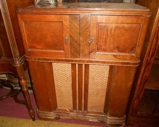 Old record player/radio cabinet