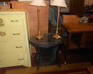 Wicker side table with glass top, two lamps