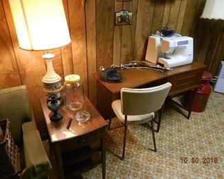 end table/lamp/sewing machine