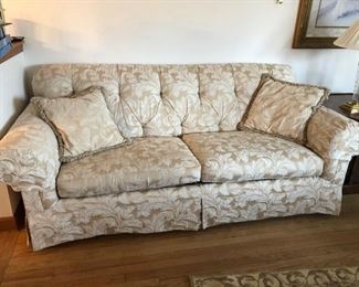 Couch in perfect condition!