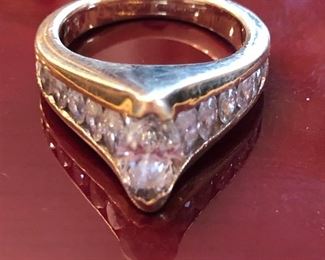 14K GOLD MARQUISE CUT DIAMOND RING WITH 10 SIDE DIAMONDS