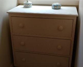 White chest of drawers (2)