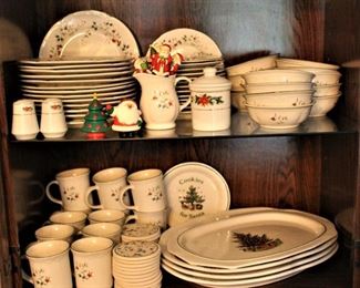 Festive, beautiful Christmas dish set (just in time).