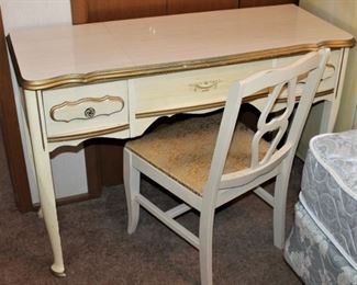 Vintage Vanity Table closed