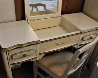 Vintage Vanity Table