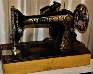 Vintage Singer Sewing Machine with Case