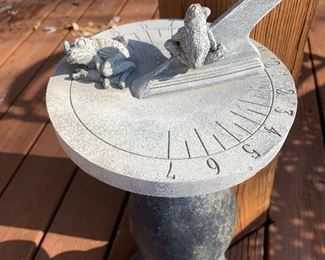 Frog sun dial
