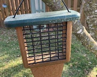 Bird feeder