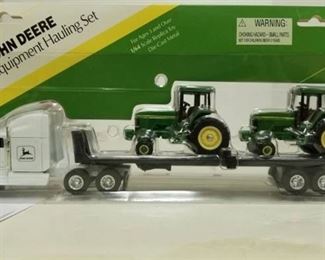 John Deere Equipment Hauling Tractor & Trailer Set W 2 Toy Tractors 1/64