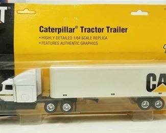 Ertl Cat Caterpillar White Tractor Trailer Set 1/64 7705