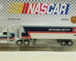 Richard Petty Stp Race Team Transporter 1/64 Ertl