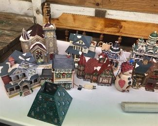 COLLECTIBLE LIGHTED BUILDINGS FOR CHRISTMAS DICKENS ETC