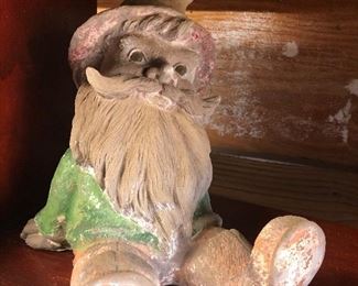 SITTING GNOME