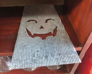 TIN PUMPKINS