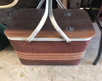 NICE OLD PICNIC BASKET WITH PIE INSERT