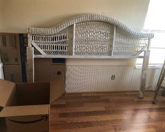 KING SIZE WHITE WICKER HEAD BOARD