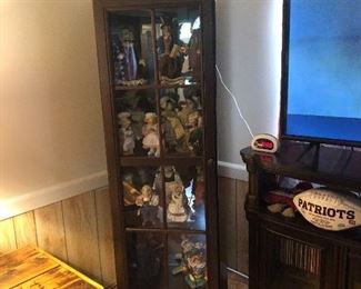 NICE LIGHTED CURIO CABINET