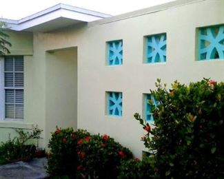 House for sale. 3 bd 3 bath. Structure well maintained with new roof. Grounds and pool need attention