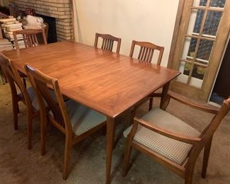 Mid Century dining room table with six chairs and an extra leaf. In excellent condition. 