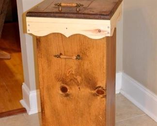 Garbage can in solid wood!