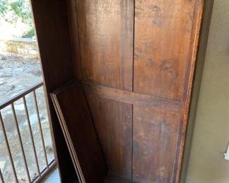Antique wood bookcase with 4x shelves