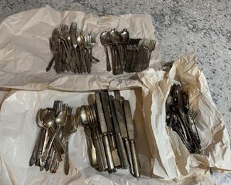 Misc silver-plated pieces (grouped by style)