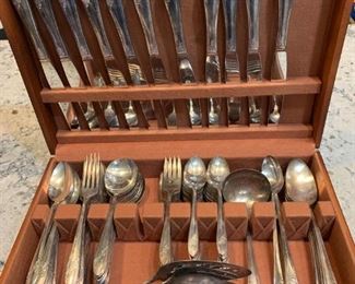Silver plate et w/ chest