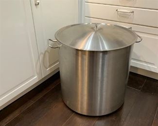 Extra large stainless steel pot