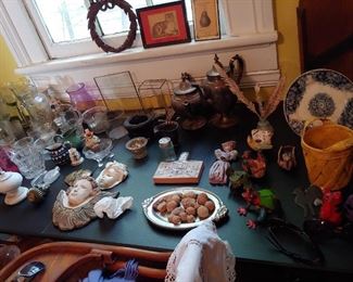 Cherubs and glass items