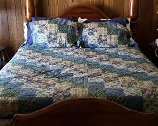 Simply Amazing 4 Post Queen Bed Set