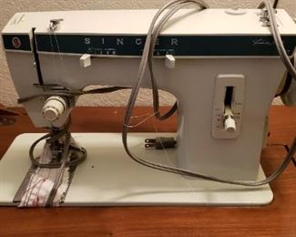 Vintage Singer Sewing Machine Model 257 "Fashion Mate", Foot Pedal Table Cabinet