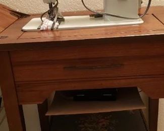 Vintage Singer Sewing Machine Model 257 "Fashion Mate", Foot Pedal Table Cabinet