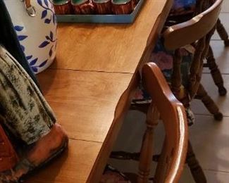 8' Beautifully Finished Dining Table & Chairs