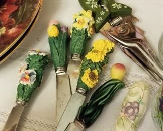 Decorative spreaders
