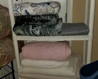 Shelving unit, Blankets