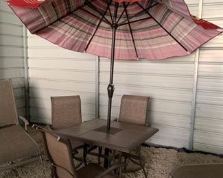 Table w/3 Chairs & Umbrella!