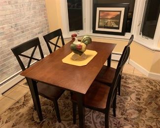 Brown/Black Dinette w/4 Chairs!