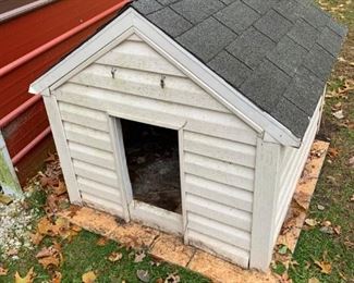 Custom Dog House w/Vinyl Siding!