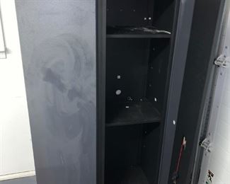 Storage Cabinet w/Lock & Keys!
