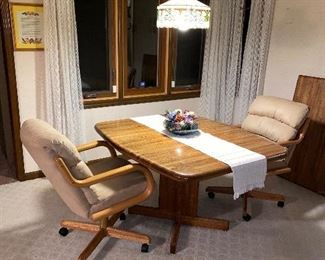 VINTAGE DINING TABLE WITH 2 CHAIRS