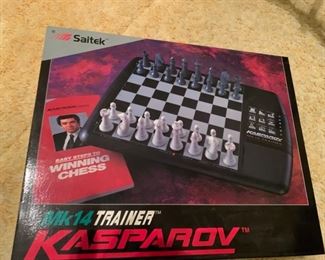SAITEK MK 14 KASPAROV CHESS TRAINER COMPUTER
