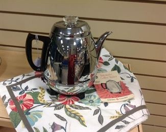 REALLY NICE VINTAGE COFFEE MAKER GE
