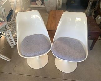 Saaranin-esque fiberglass chairs