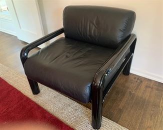 Black Leather Knoll Gae Aulenti chair
