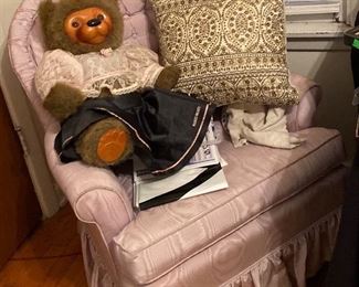 Bedroom Powder Chair, Wooden Bear, Throw Pillow