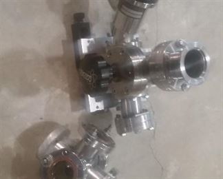 Ultra High Vacuum (UHV) valves, flanges, fittings...